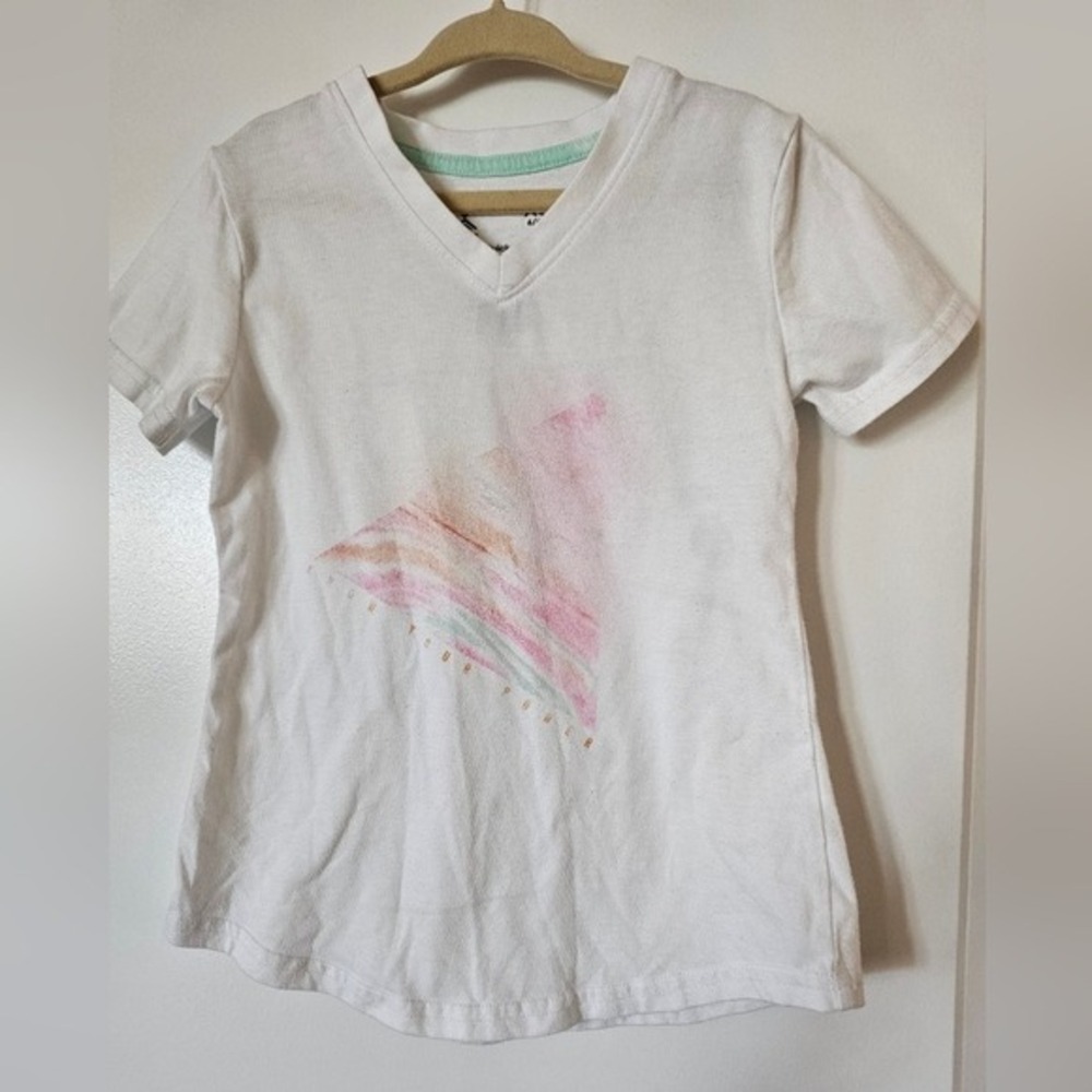 Girls White Graphic T Shirt XS 6/6X Short Sleeve‎ V Neck Playclothes School